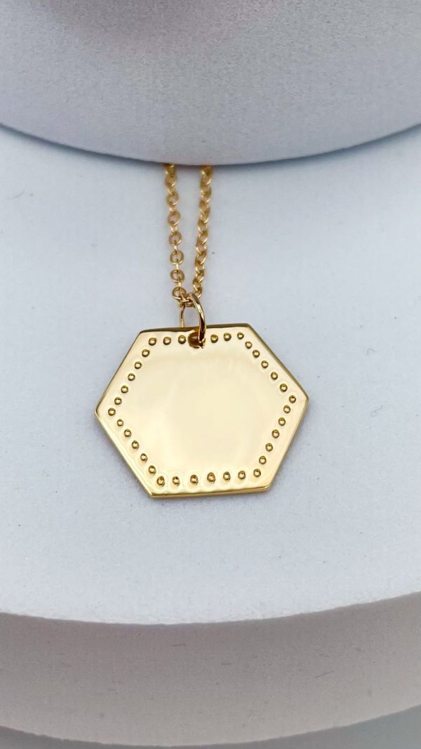 Collier médaille hexagonale à personnaliser en plaqué or | France – Image 3