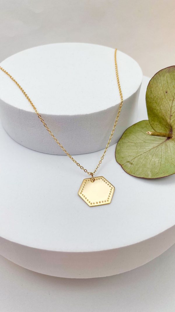 Collier médaille hexagonale à personnaliser en plaqué or | France – Image 2