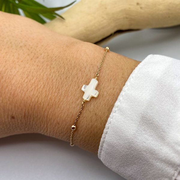 Bracelet chaine bille ou rosaire en plaqué or et croix en nacre