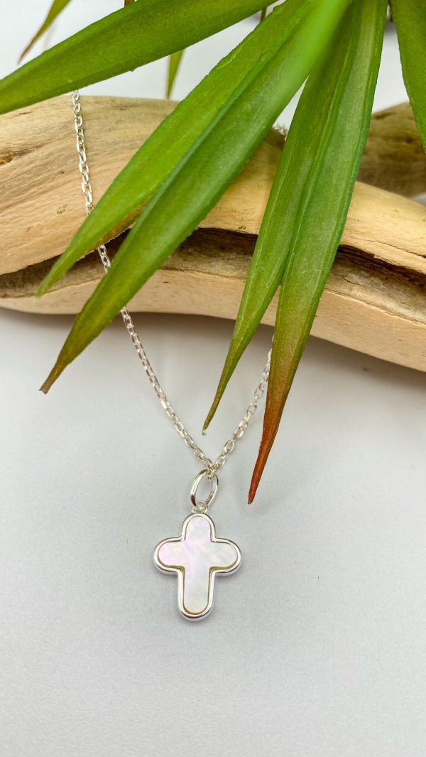 Collier Croix en nacre sertie en Argent | Christ Roi – Image 6