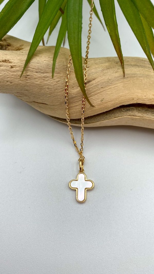 Collier Croix en nacre sertie en Plaqué or | Christ Roi – Image 6