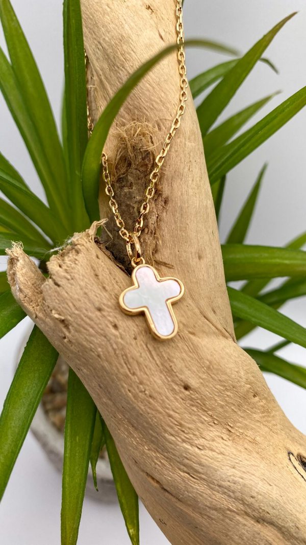 Collier Croix en nacre sertie en Plaqué or | Christ Roi – Image 5
