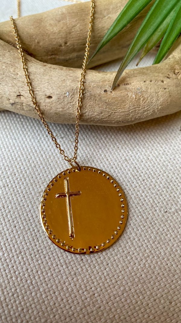 Collier grande médaille croix à personnaliser en plaqué or | Jean de la Croix – Image 5