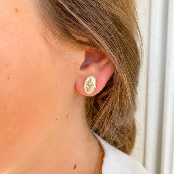 Boucle d'oreille puce avec la Vierge Marie en plaqué or | Madone – Image 2